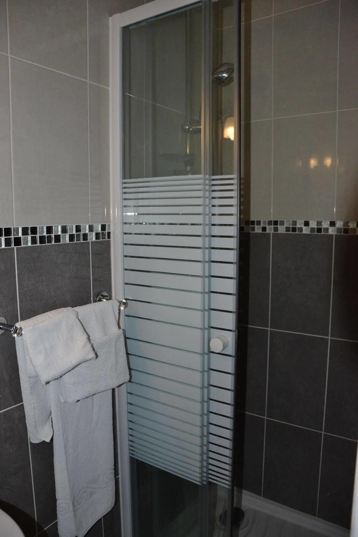 Chambre Double avec Toilettes Communes